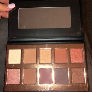 CROWN Fuego Eyeshadow Palette